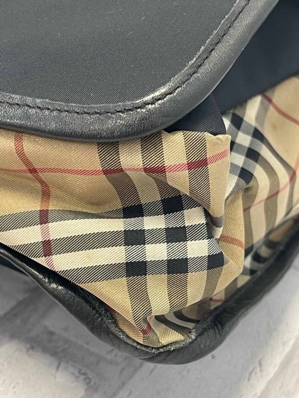 Burberry Vintage Nova Check Nylon/Leather Messenger Bag - Preowned - Picture 12 of 16